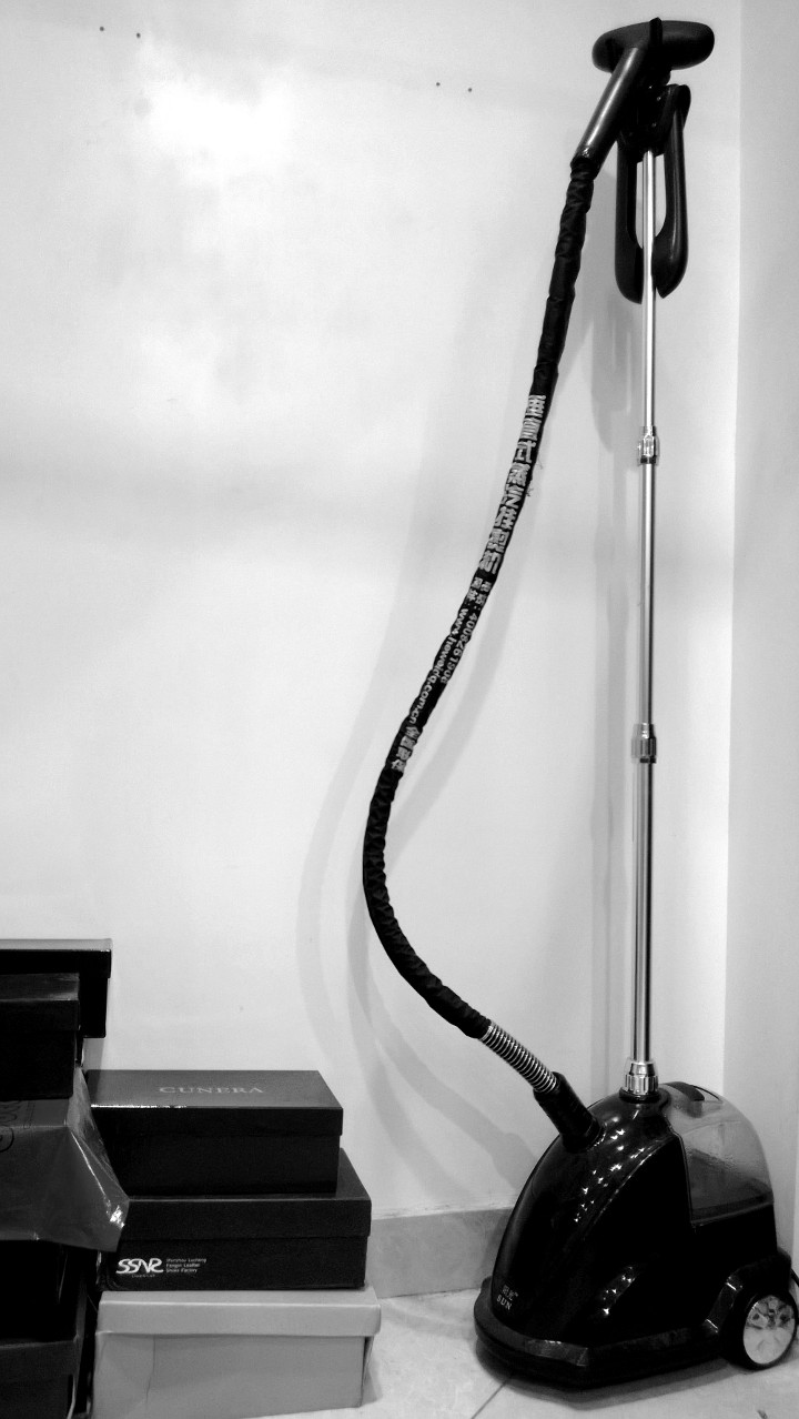 放在角落里的挂烫机